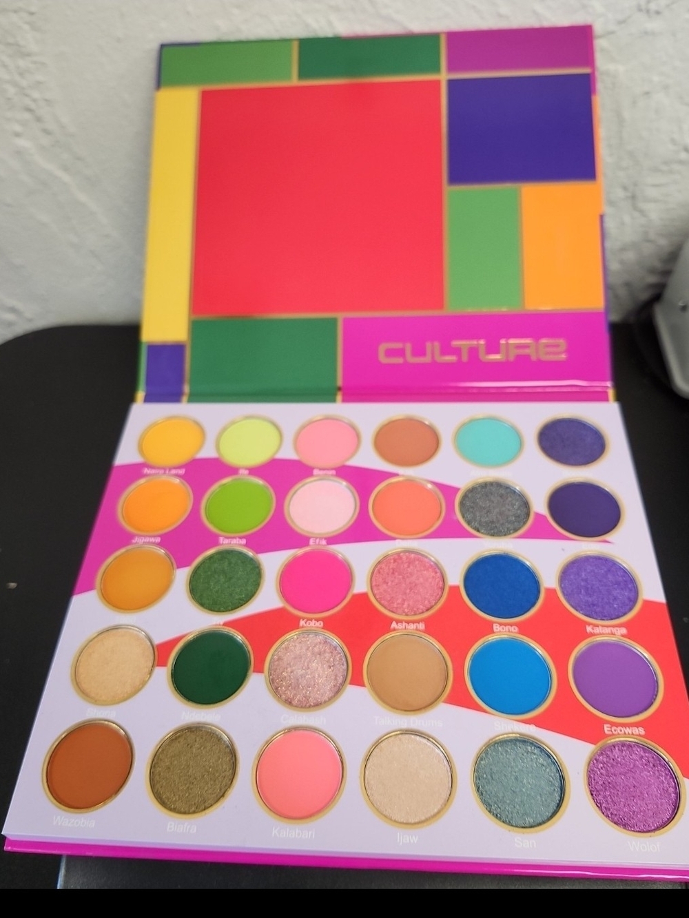 Culture 30-Color Eyeshadow Palette - Bold Pink
